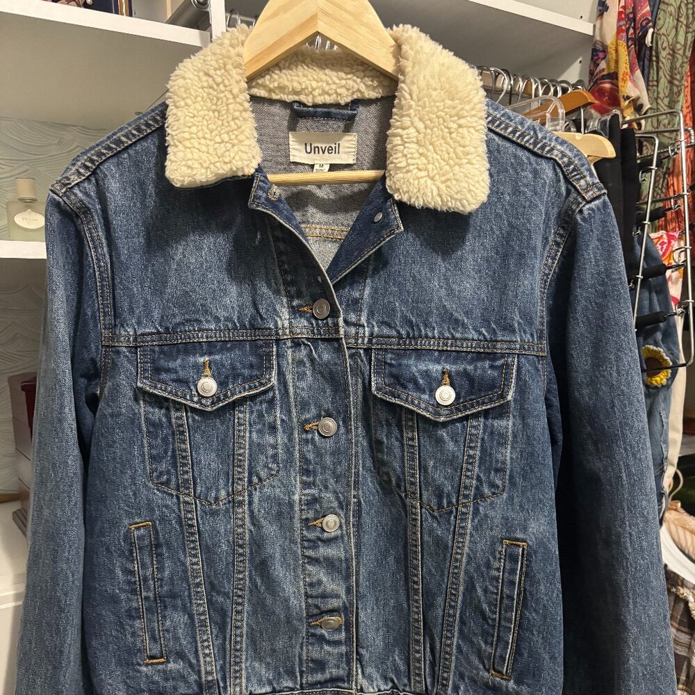 Unveil Medium-Wash Jean Jacket - Sherpa Collar Women's Size Medium